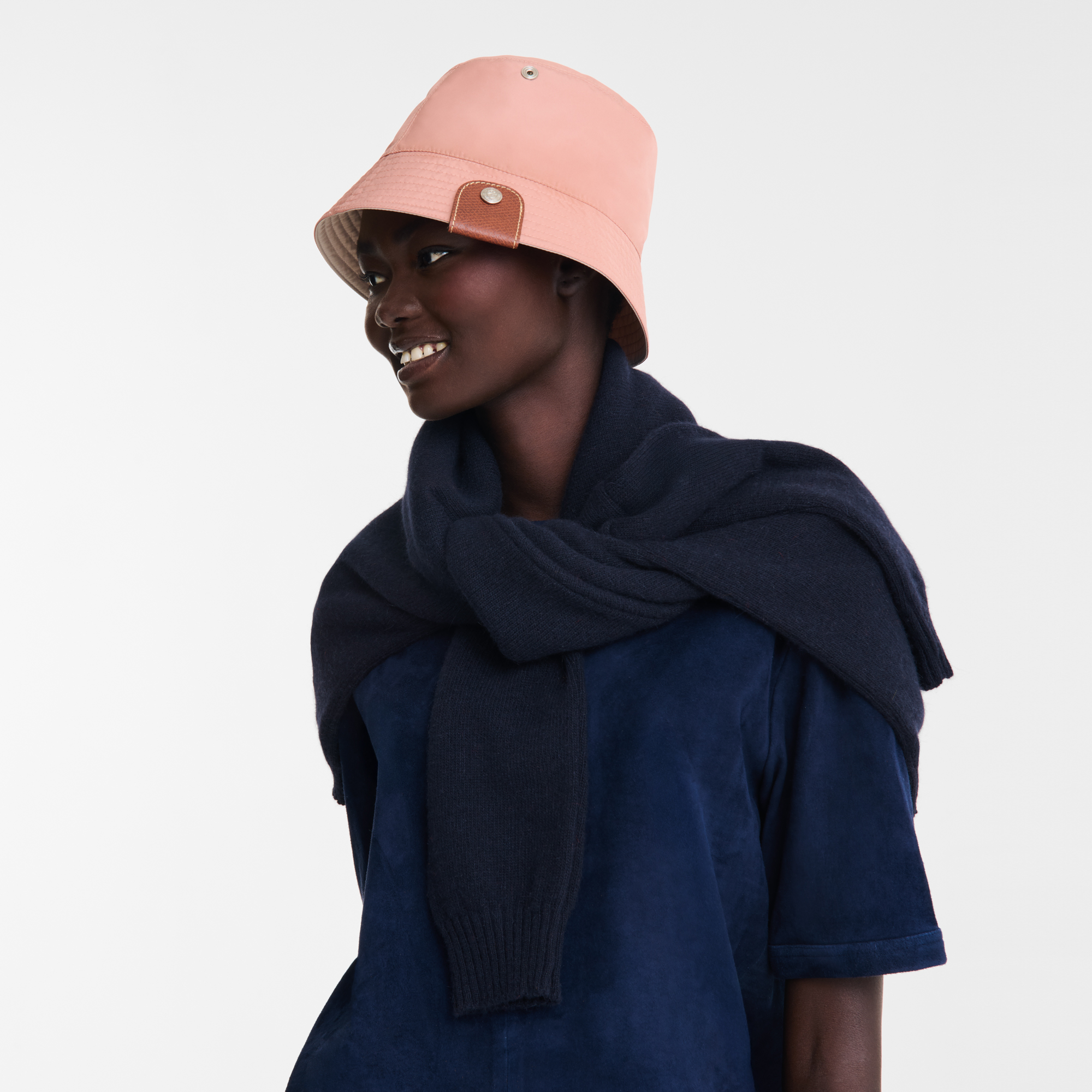 Reversible bucket hat, Paper/Pink Tea - View 2 of
4 - zoom in null Reversible bucket hat, Paper/Pink Tea