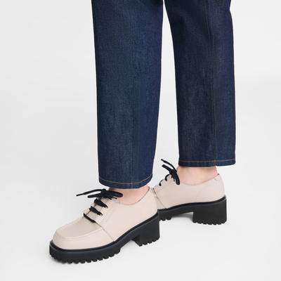 La Voyageuse Derby, Paper