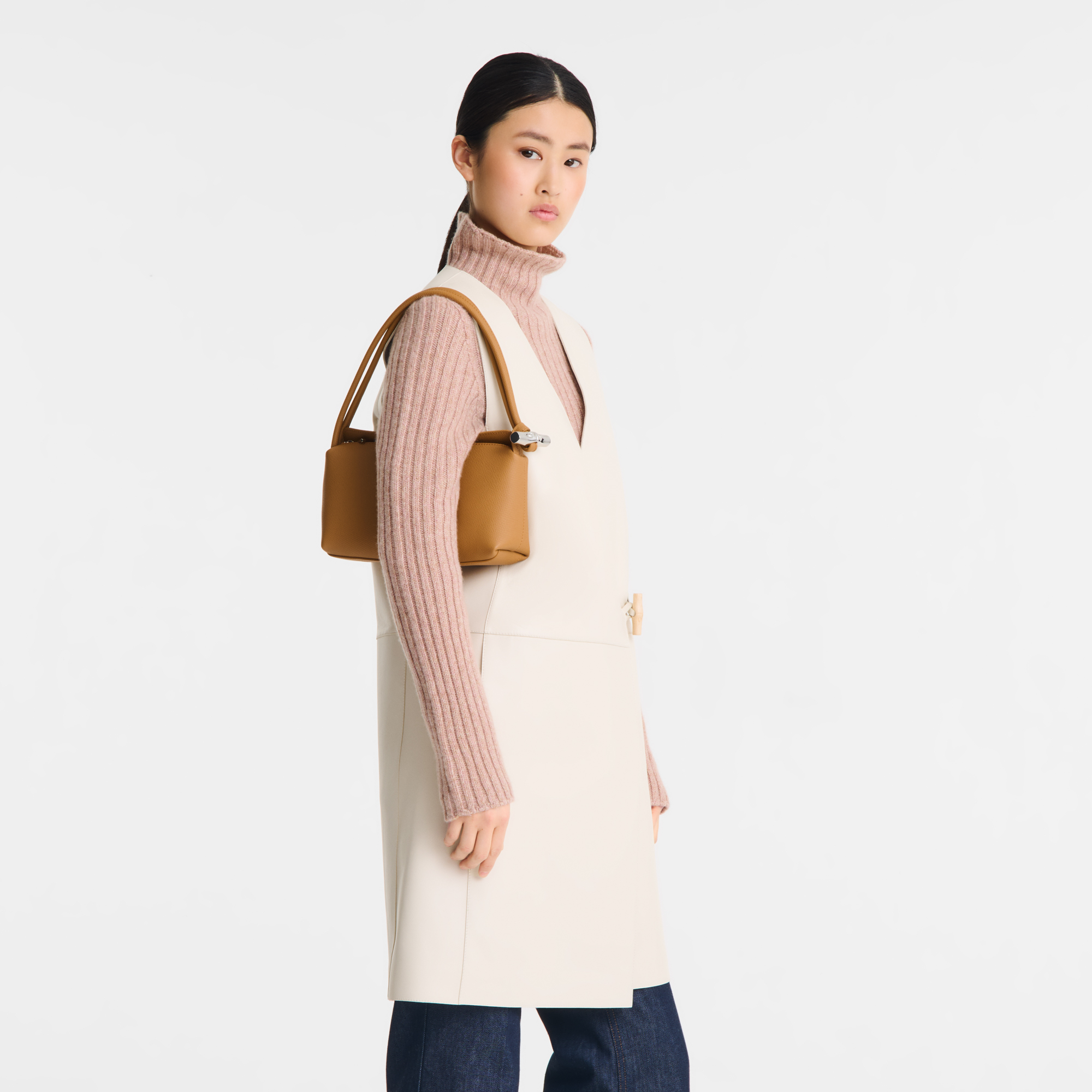 单肩包 M, 胡桃色 - 查看 2
        6 - 放大 Le Roseau 单肩包 M, 胡桃色