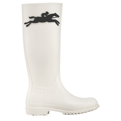 Flat boots