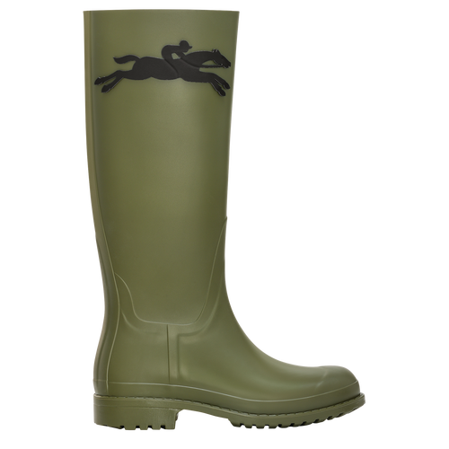 Flat boots