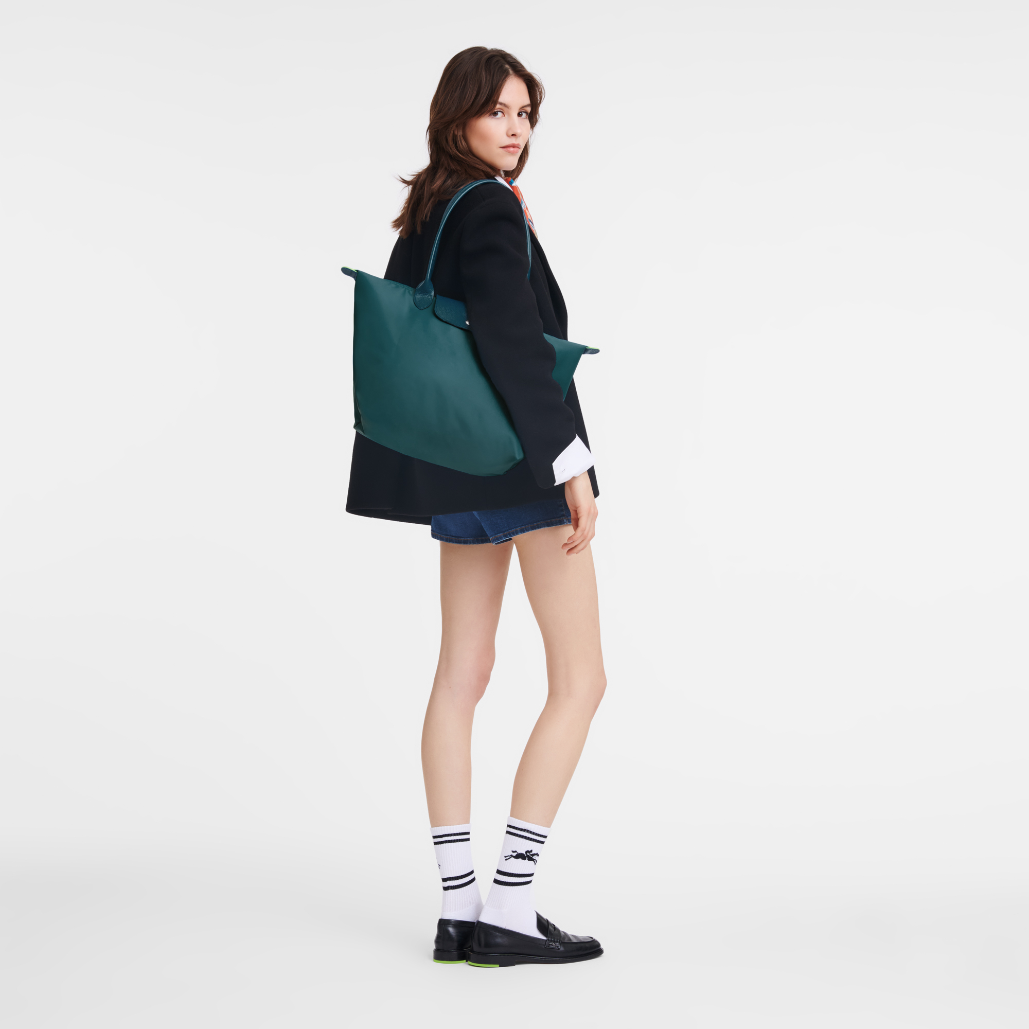 托特包 L, 孔雀蓝色 - 查看 2
        7 - 放大 Le Pliage Green 托特包 L, 孔雀蓝色